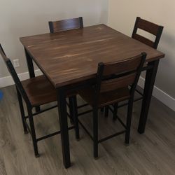 Dining Table With Four chair 