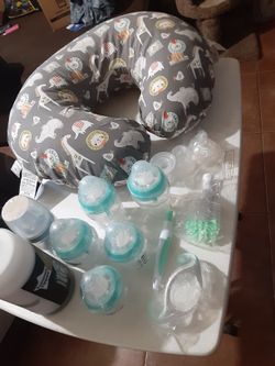 Tommee Tippee Bottle Set With Boppy Pillow