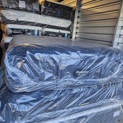 BEAUTYREST BLACK SERIES 4 MEDIUM 17.5IN QUEEN PILLOWTOP MATTRESS 