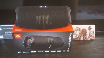 JBL Charge 5 Bluetooth Speaker