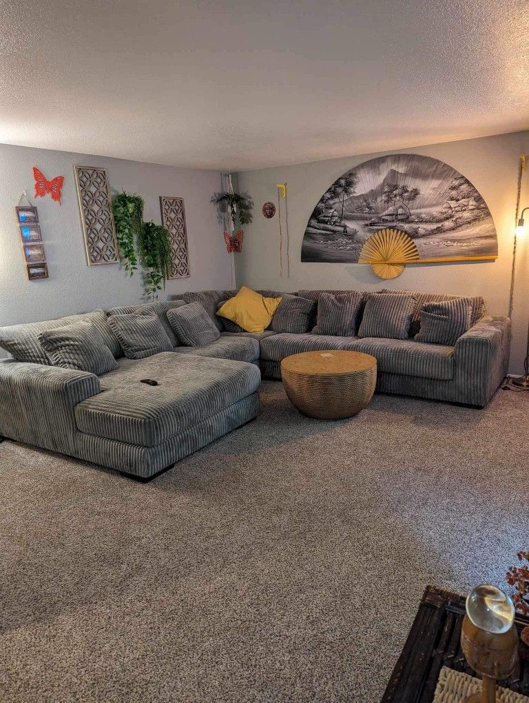 ASHLEY Lindyn 5 Piece Modular Sectional with Chaise