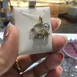 10k Gold Diamond 3D Style Pendant ..we Have On Special Deal..📲📲📲 With Box Chain Including..