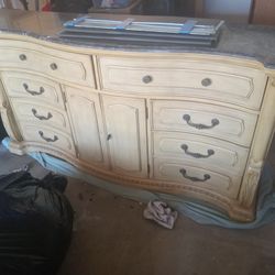 Estate Moving Sale Solid Dresser&nightstands 