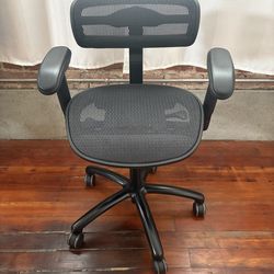 Stealth Studio Engineer’s Chair