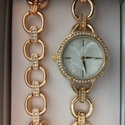 WOMENS GOLD TONES WATCH- NEW