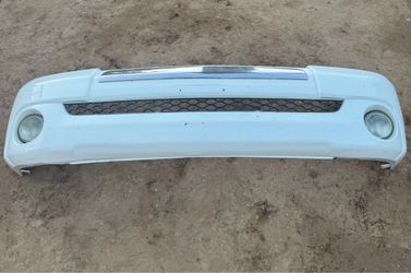 2004 to 2006 Toyota Tundra front bumper