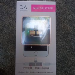 Dan Adora iPhone 3-in-1 Mini Splitter