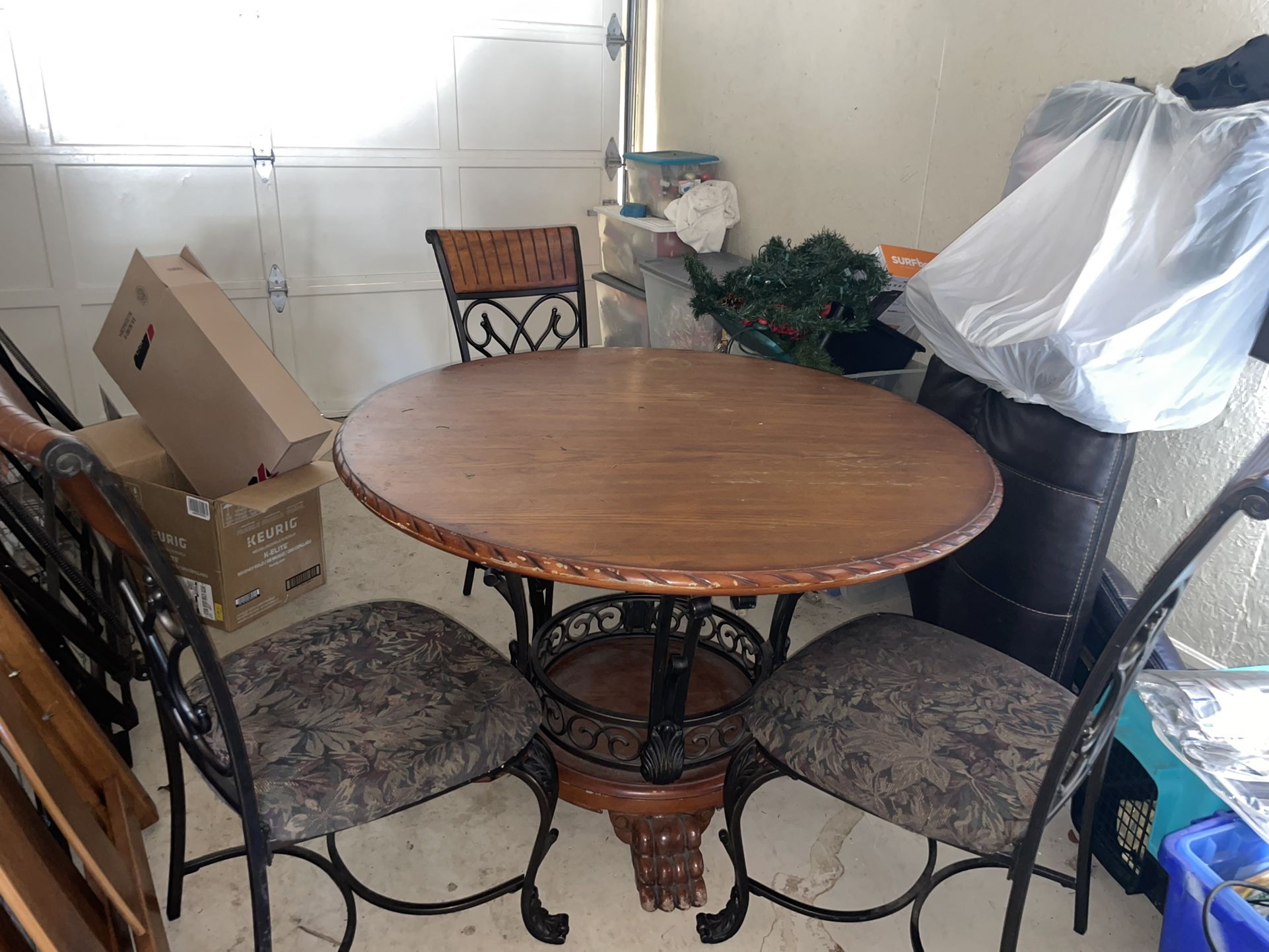 Bear Claw Wood & Wrought Iron Table& Chairs