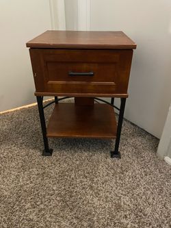 17” x 16” x 24” Modern Wooden Top & Sturdy Black Metal End Table