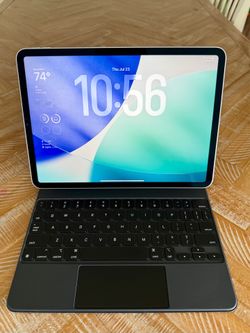 Apple iPad Pro 11” (2022) – 256GB + Magic Keyboard