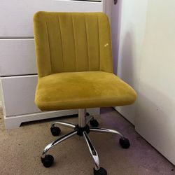 Adjustable Makeup Chair 