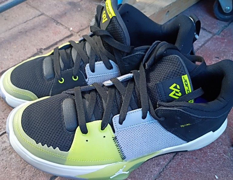 New Jordan Mens Size 10