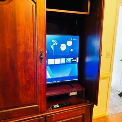 Entertainment center