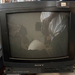 Free vintage sony 13” crt tv. Parts or repair