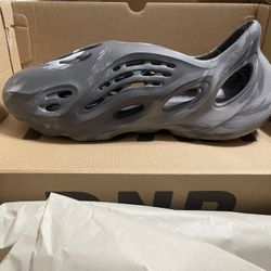 Adidas Yeezy Foam RNR