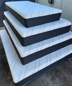 Queen Size memory Foam 12" new mattress in a plastic sealed