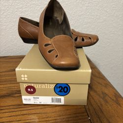 Naturalizer Flats