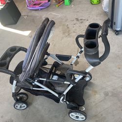 2 Seater Stroller The Back Is Standing 