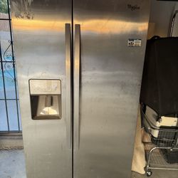 WHIRLPOOL REFRIGERATOR 24.6 Cu Ft