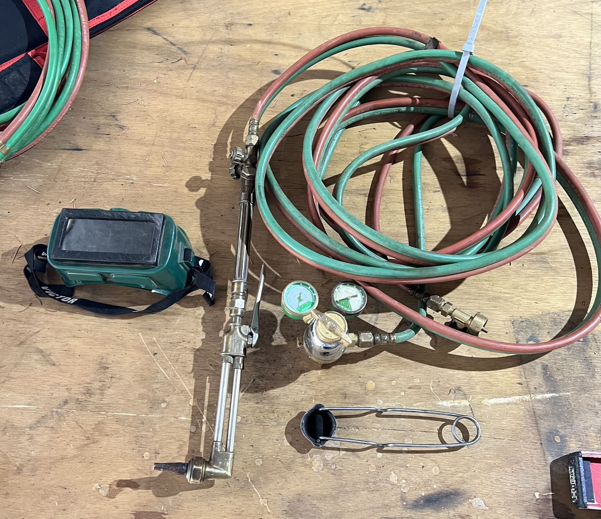 Cutting torch With Goggles And Striker.