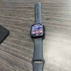Apple Watch Series 8 {GPS 45mm}