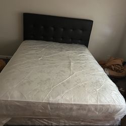 This Is A King Size Bed With An Frame