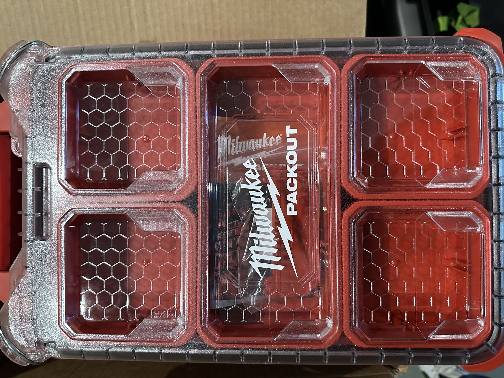 Milwaukee PACKOUT 5-Compartment Low-Profile Compact Small Parts Organizer