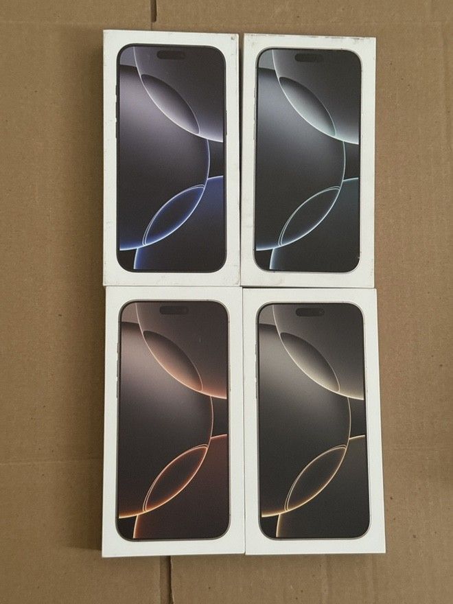 Apple iPhone 16 Pro Max 256 GB Black Blue Natural Desert Titanium Unlocked SEALED 1 Year Warranty