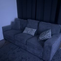 300$ CASH Couch 7ftL 3ftW 3ftT NEED TO SELL QUICK