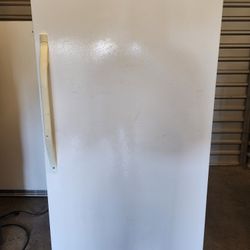 Refrigerator Kenmore 16.7 Cu Ft
