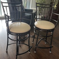 Counter Hight Swivel Barstools 