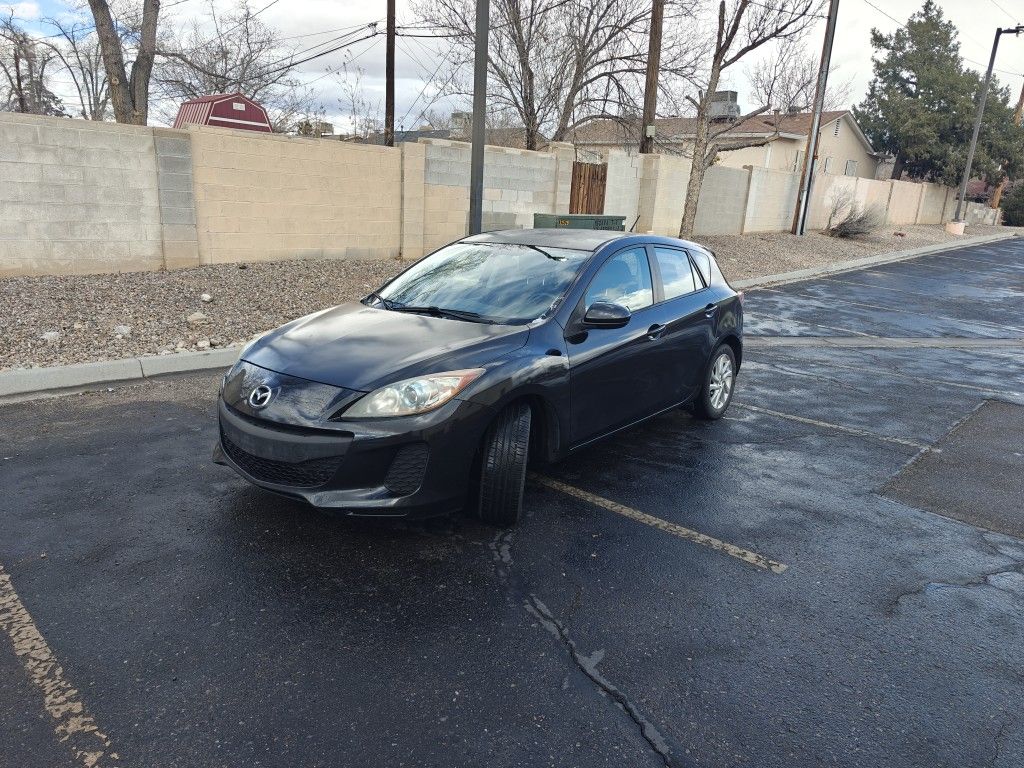 2012 Mazda 3 i Touring Hatchback - Manual Transmission