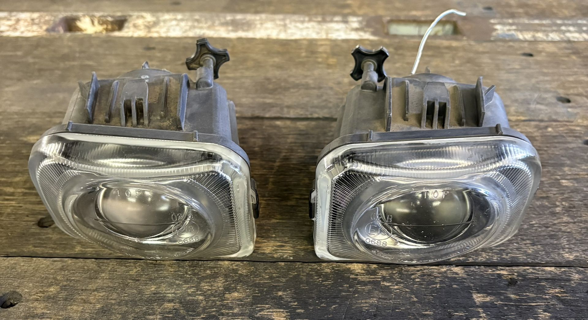 Subaru Legacy 2003-09 OEM Bumper Fog Lights Set.