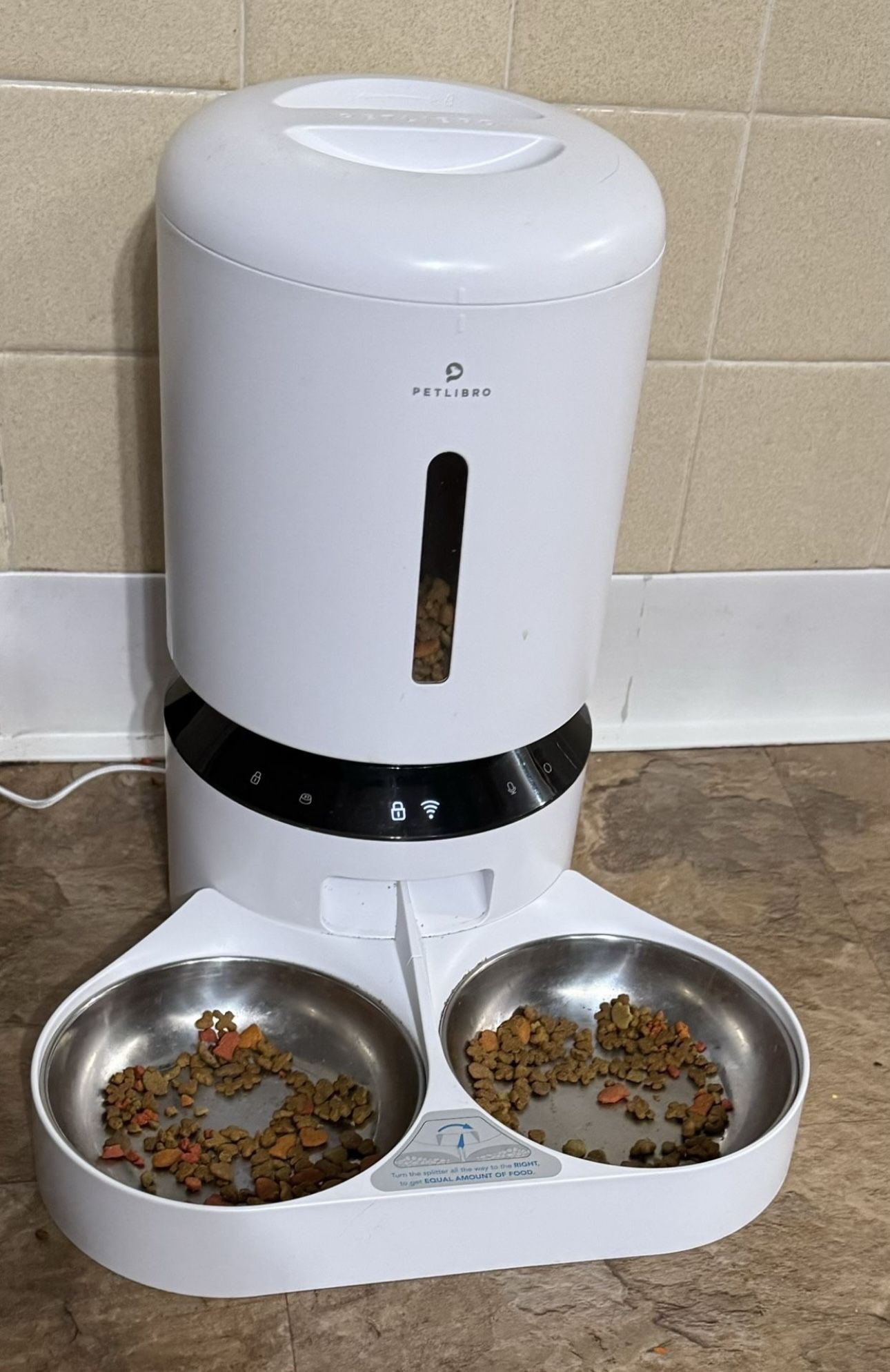 5G WiFi Pet Feeder for Two Cats or Dogs with Remote Control