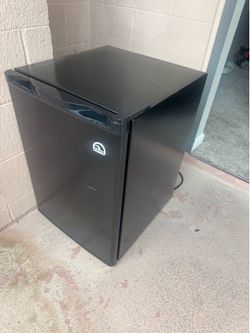 Igloo mini refrigerator