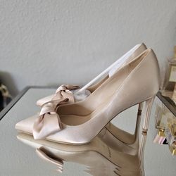 🍸L’AGENCE Nude Satin Bow Pointed Toe Heels – Size 6 – New