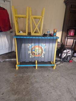 Bar with 2 stools