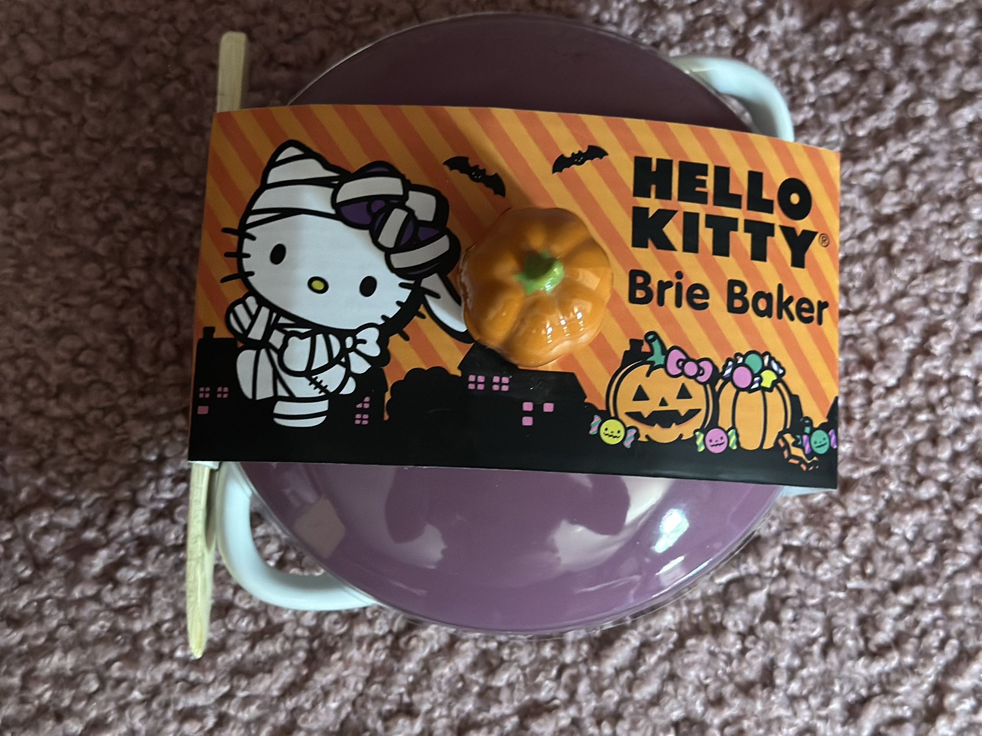 Hello Kitty Brie baker