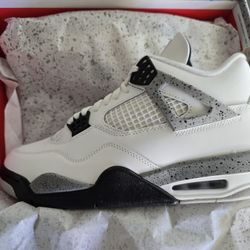 JORDAN RETRO 4 2025 WHITE CEMENT MENS...SZ 10...BNIB