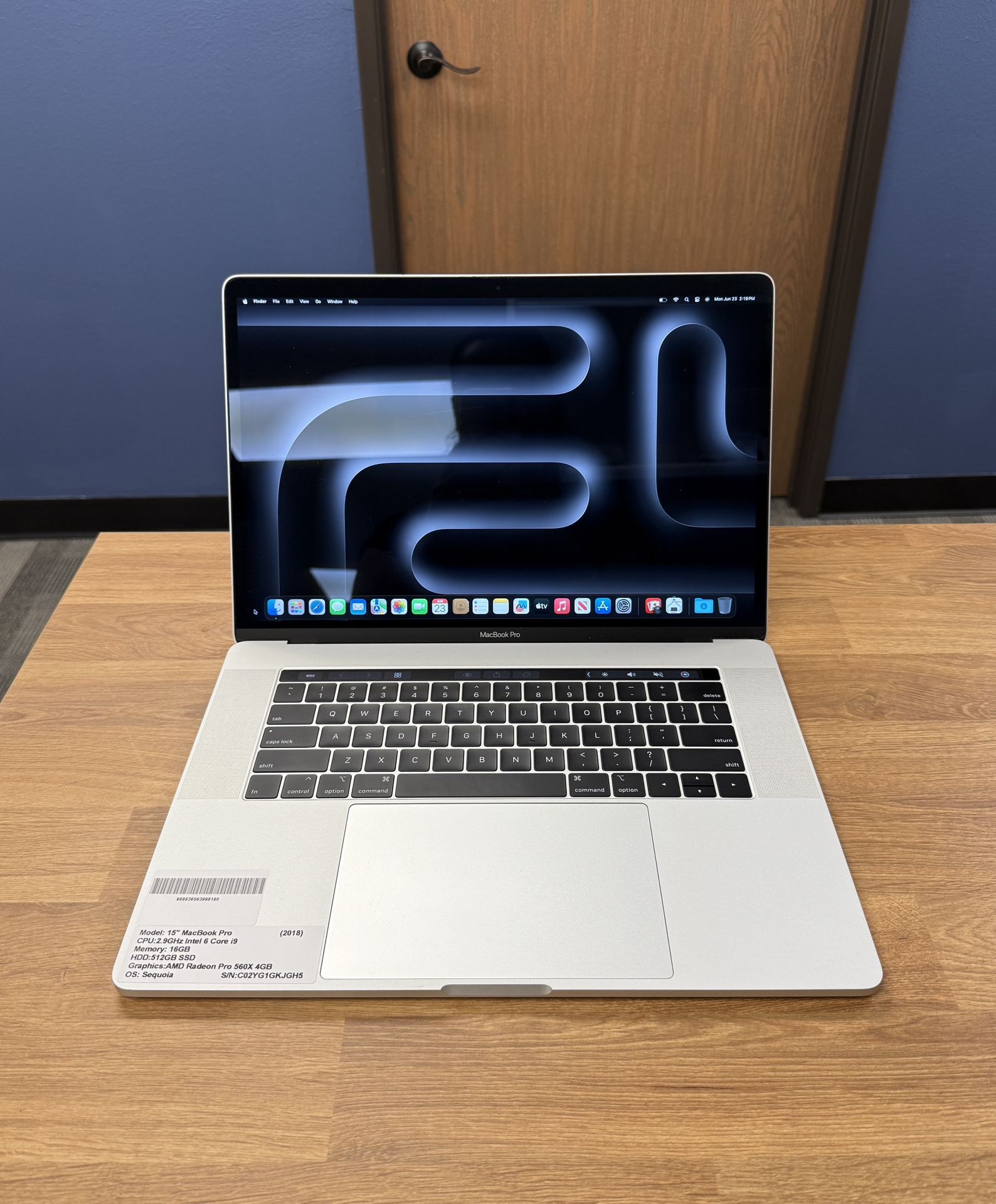 15" MacBook Pro Touchbar 512GB SSD*16GB RAM*2.9Ghz Intel 6 Core i9