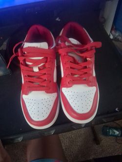 5.5 Nike red and white