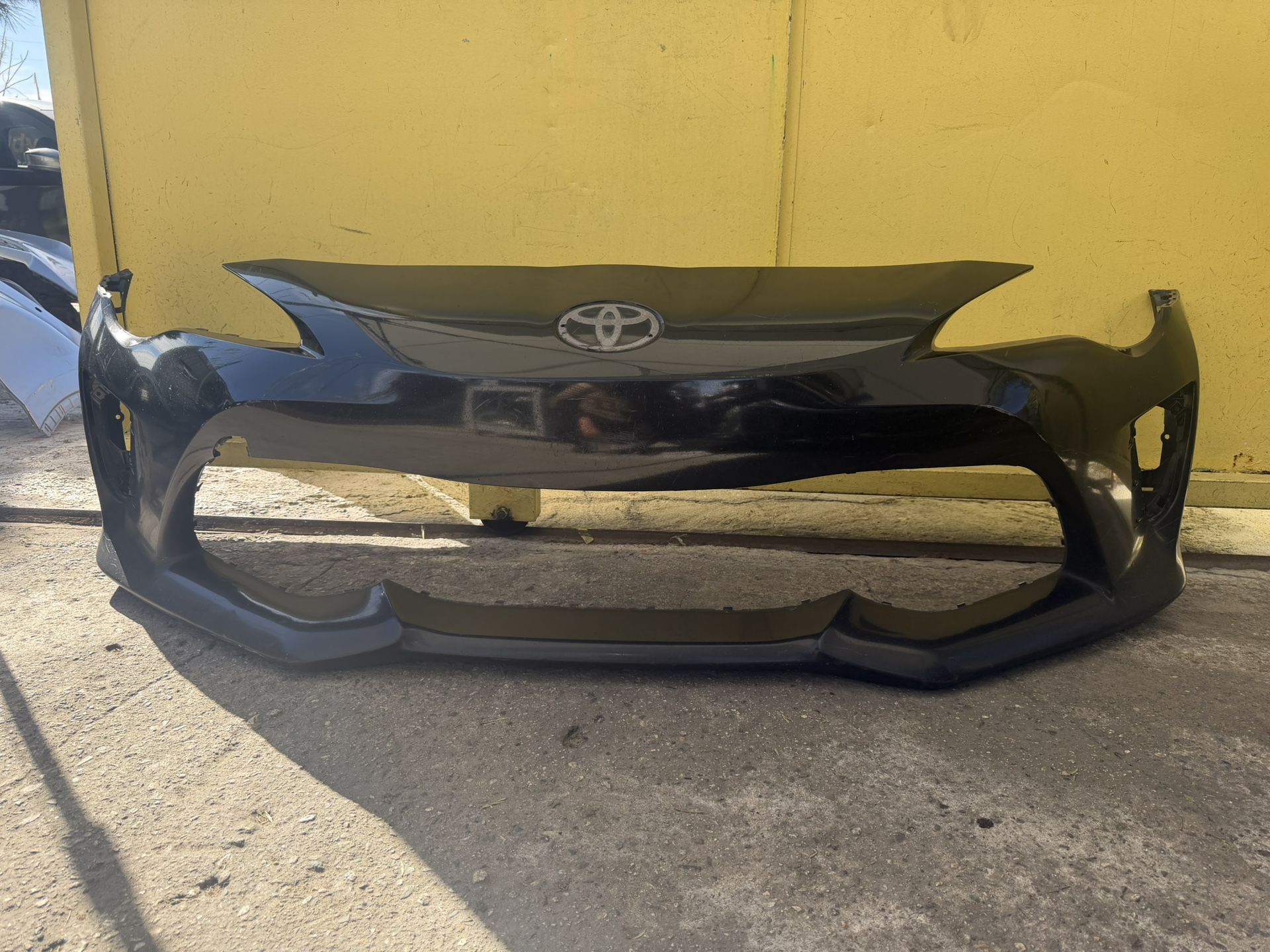 2017-2020 TOYOTA 86 FRONT BUMPER OEM