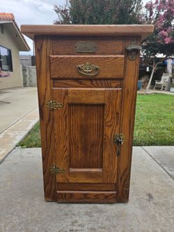 Cabinet / cutting board