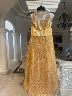 Beautiful dress size medium $15