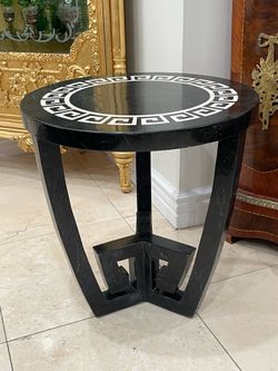 Gorgeous Antique Black Round Table with Greek Key Design Having Tessellated Marble Circa 1970’s🌷