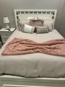 White Queen Bedroom Set w/Long Dresser and Nightstand