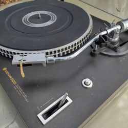 Kenwood KD-3070 very good condition New styler asking $275