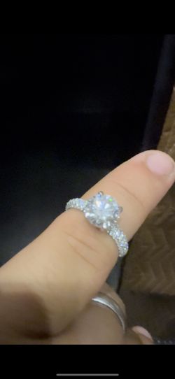 14kt Gold Vvs2 E Color center Diamond 2ct And 1ct Side Diamonds 