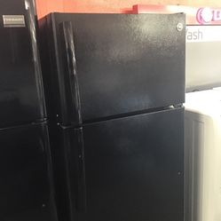 GE 16 Cu Ft Top And Bottom Fridge. 1 year Warranty 