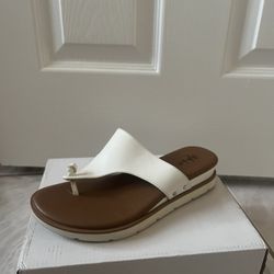 Women’s White Wedge Sandals Size 5.5